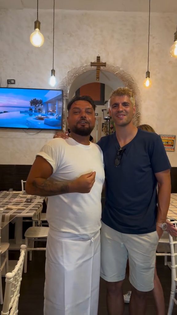 El futbolista ha aparecido rubio 