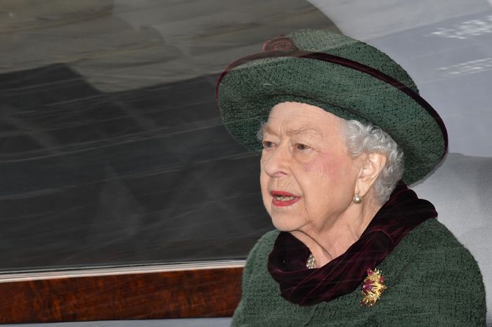 Isabel II en el servicio religioso en memoria de su marido