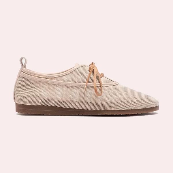Zapatilla básica de mujer tipo oxford con cordones y piel de rejilla