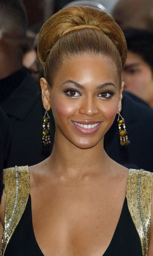 beyonc ha sumado elaborados recogidos a sus beauty looks