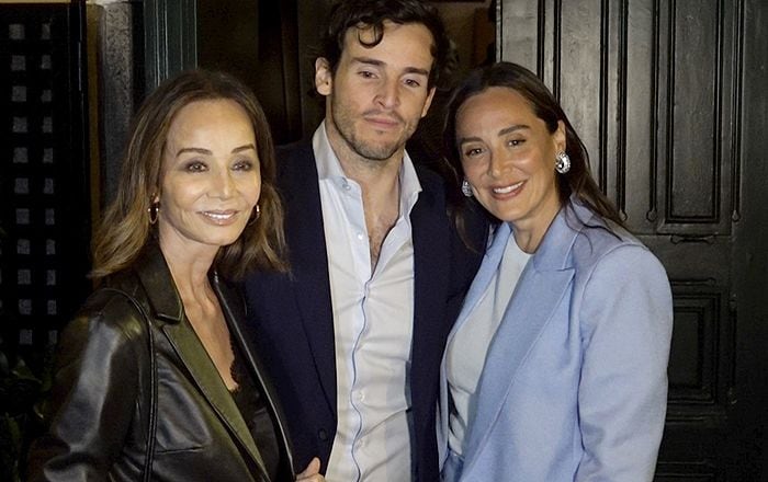 Isabel Preysler con su hija Tamara e Iñígo Onieva en la inauguración del restaurante del empresario