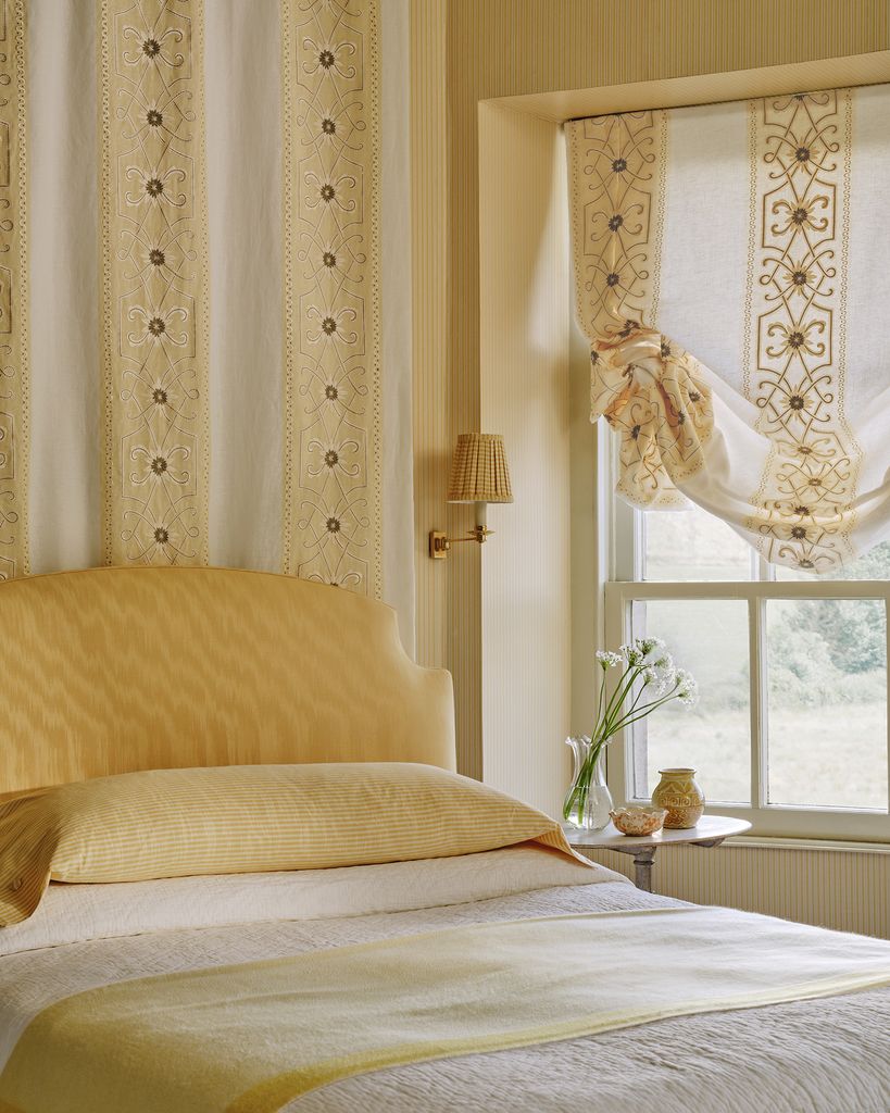 Dormitorio en amarillo suave