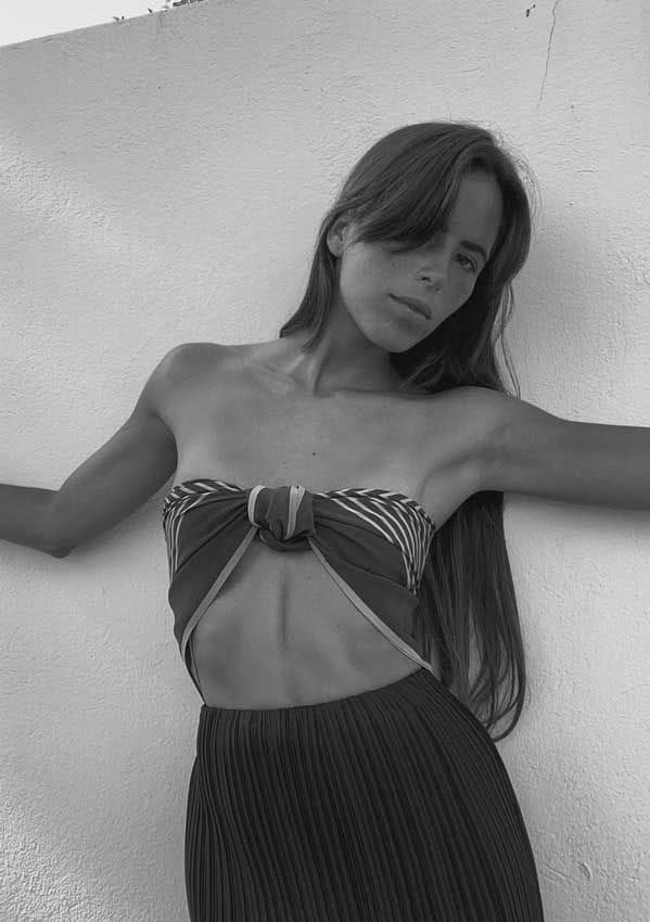 Nina Urgell con top pañuelo