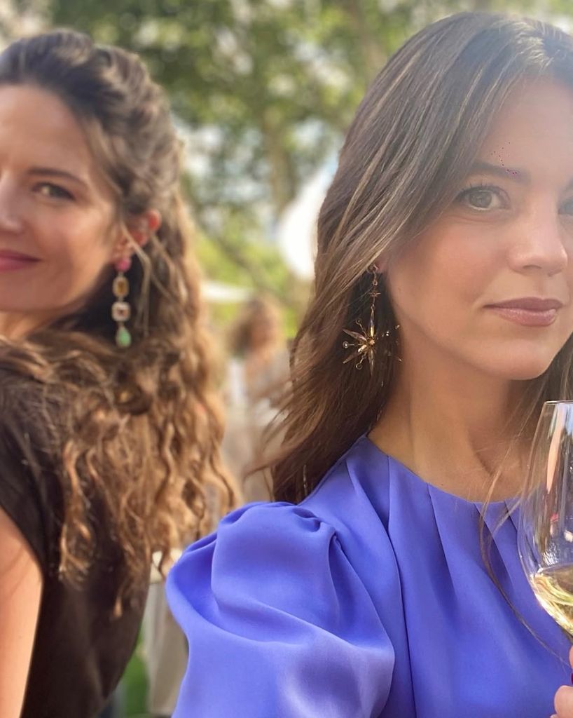 Isabelle Junot con su hermana Victoria