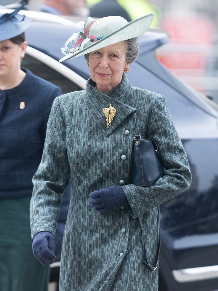 La princesa Ana lució radiante de verde para asistir al servicio del Día de la Commonwealth