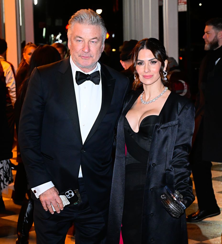 Hilaria Baldwin revela que su esposo Alec consideró acabar con su vida tras el incidente en ‘Rust’