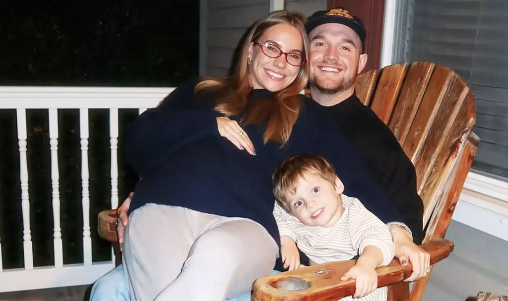 Emilie con su marido y su hijo