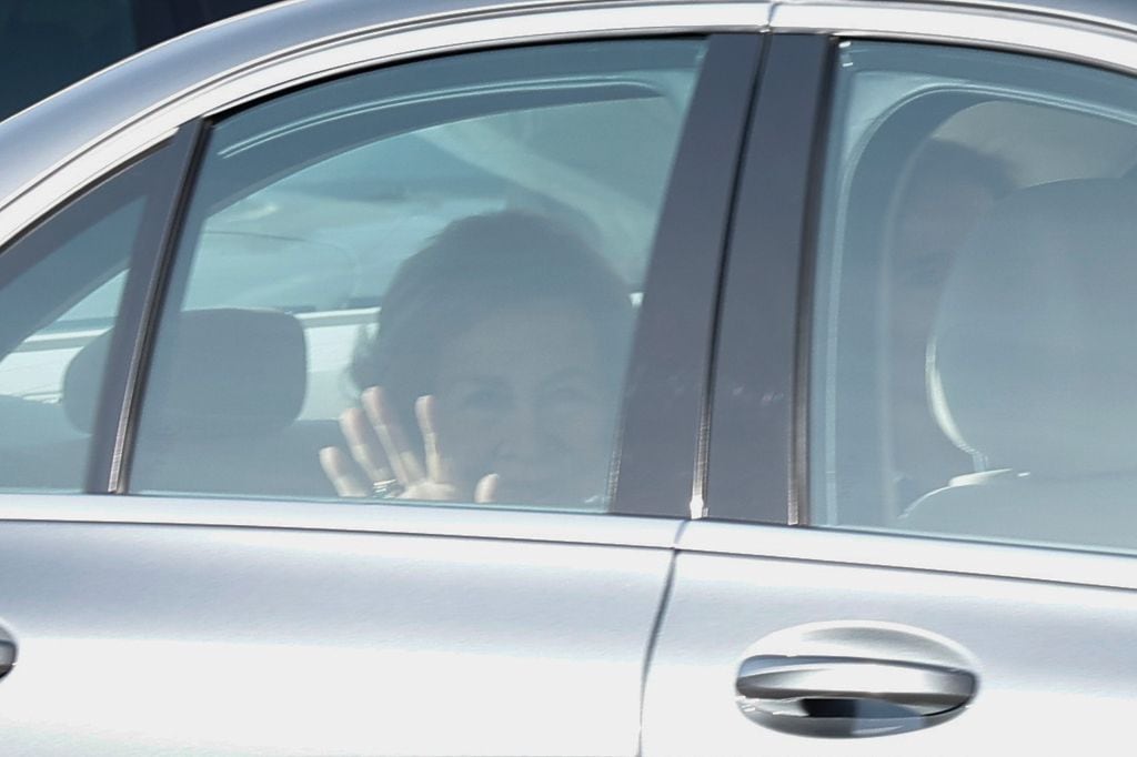 La reina Sofía llega al Palacio de El Pardo acompañada de su hija la infanta Cristina