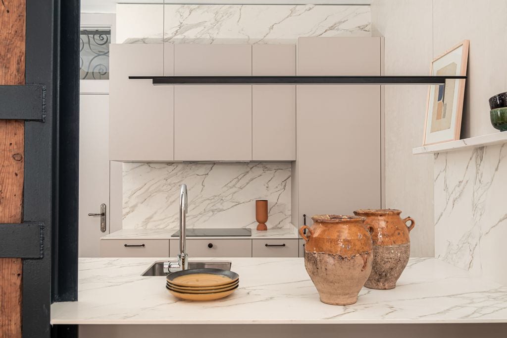 Cocina con muebles con acabado cashmere. 