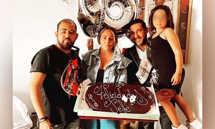 Antonio David Flores con sus hijos Rocío, David y la pequeña Lola
