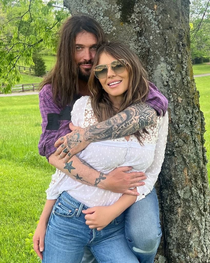 Elizabeth Hurley and Billy Ray Cyrus make their courtship official