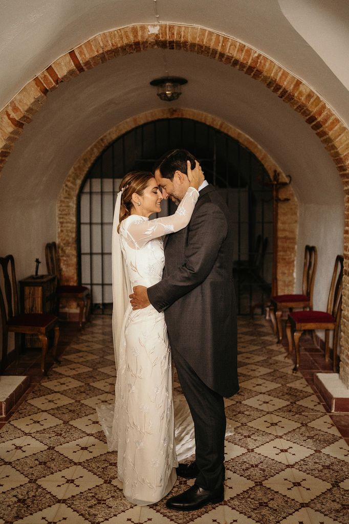Boda Chus con tiara al revés