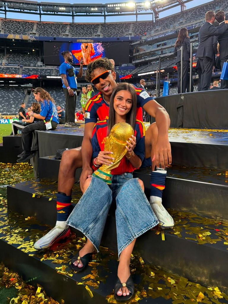 Lamine Yamal con su novia Inés García