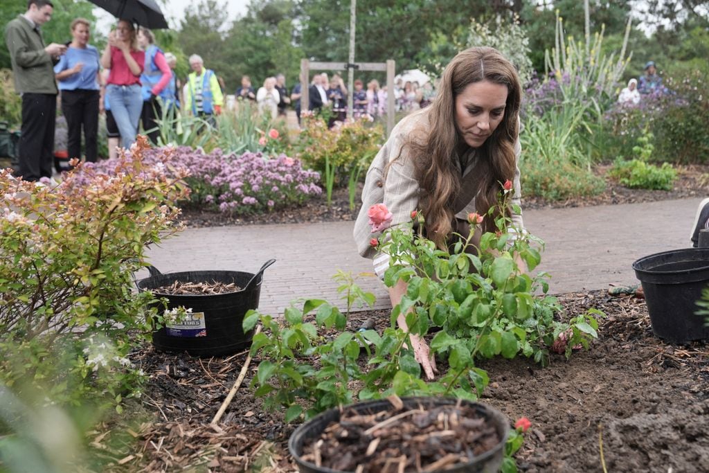 Kate Middleton reaparece en un acto solidario en el hospital de Colchester.