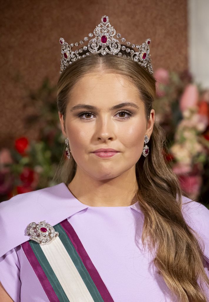 Las princesa Amalia de Países Bajos con tiara de rubíes.
