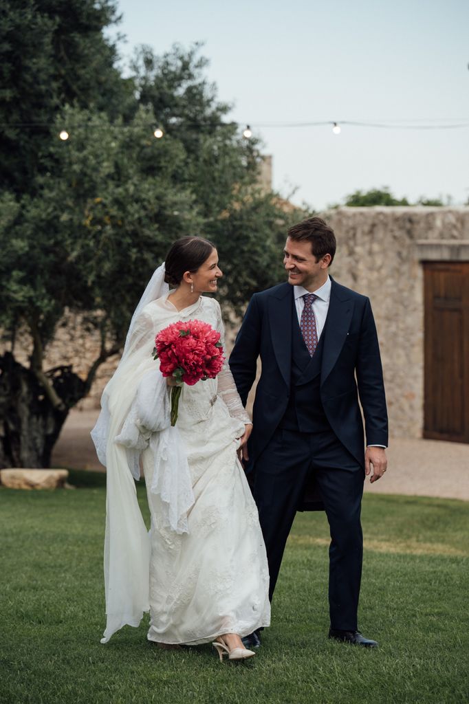 Vestido de novia con colcha bordada
