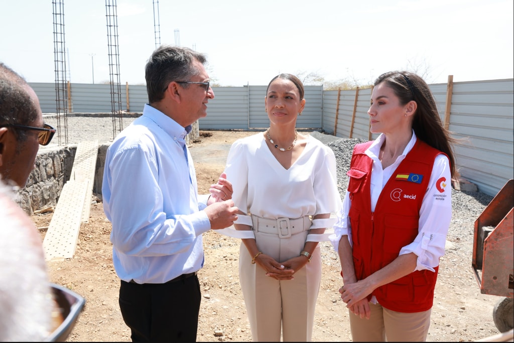 La Reina ha visitado, junto a la primera dama de la República de Cabo Verde, el proyecto  “Fazenda Esperança” en la Isla de Santiago
