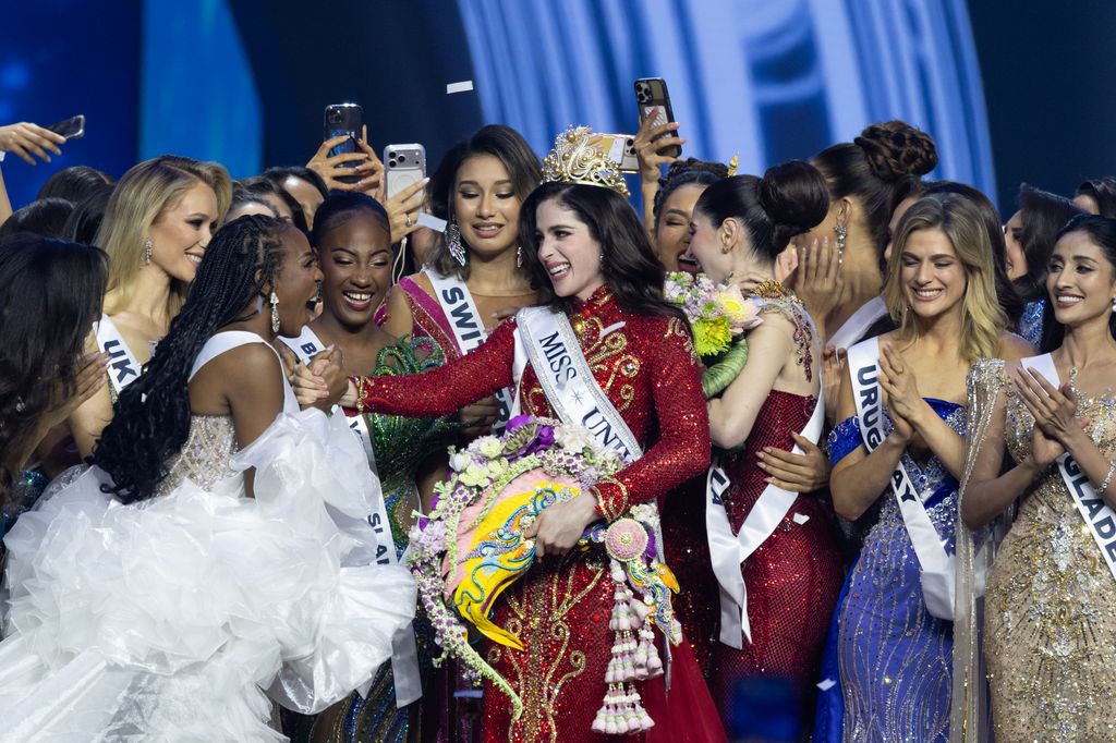Las delegadas de Miss Universe 2025 celebran la coronación de Fátima Bosch