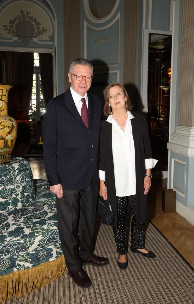 Alberto Ruiz Gallardón y su mujer han sido algunos de los invitados a la presentación del libro de Alejandra Cortina.