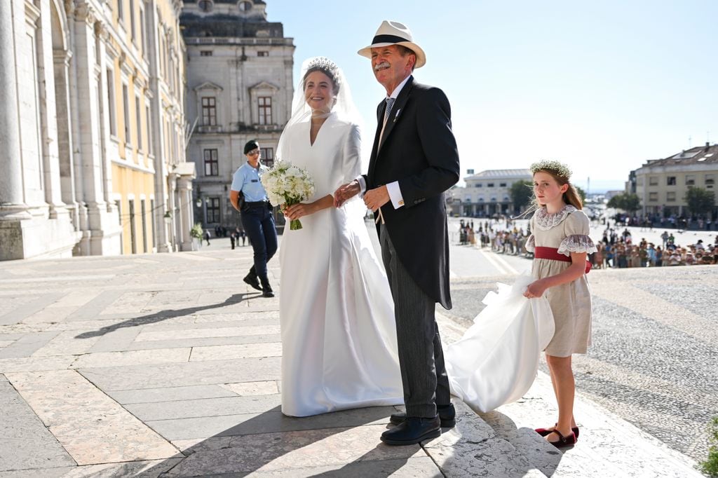 María Francisca de Portugal con su padre, Duarte de Braganza, el día de su boda