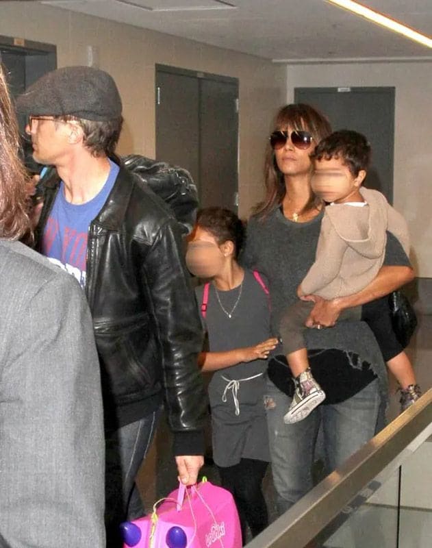Halle Berry junto a Olivier y sus dos hijos 