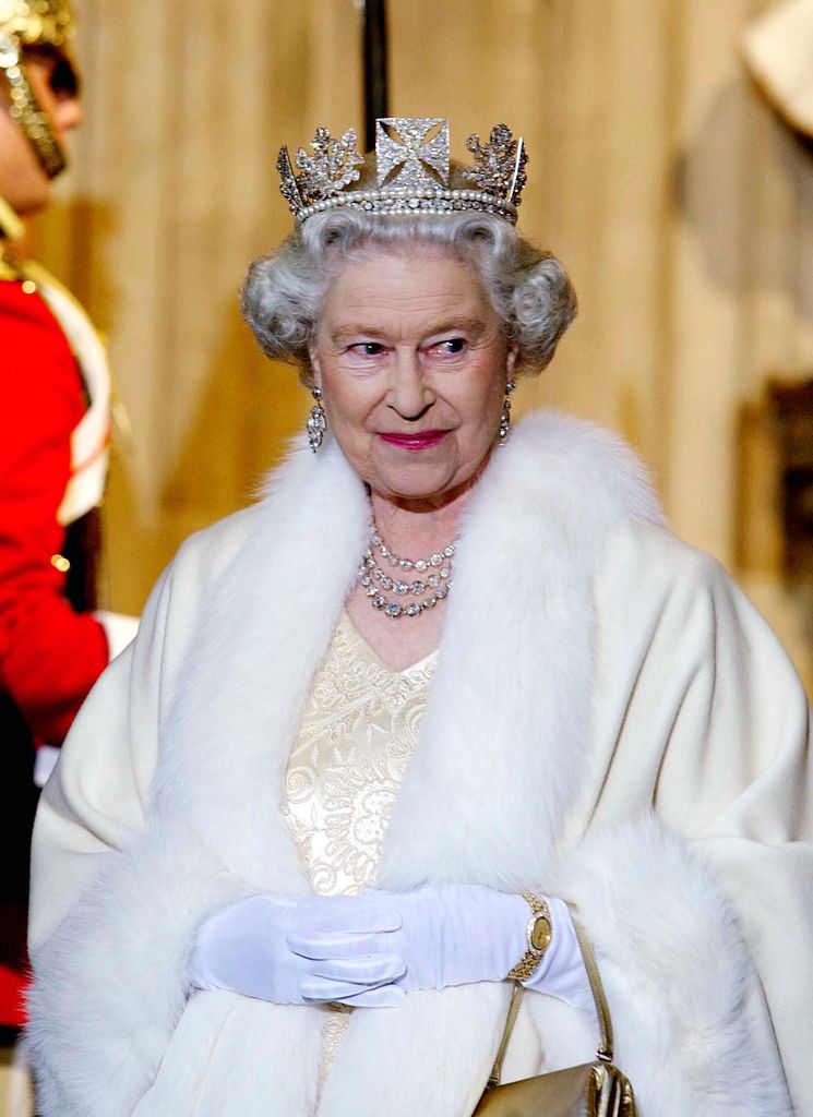 Esta es la corona que tradicionalmente se lleva en las solemenes aperturas del Parlamento