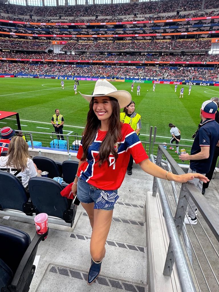 Discreta y muy unida al delantero noruego, Isabel Haugseng Johansen se ha convertido en uno de los grandes apoyos de Haaland dentro y fuera del terreno de juego