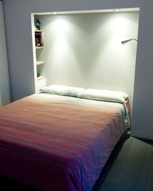 Un apartamento con altillo en el centro de Alicante en el que la luz es protagonista