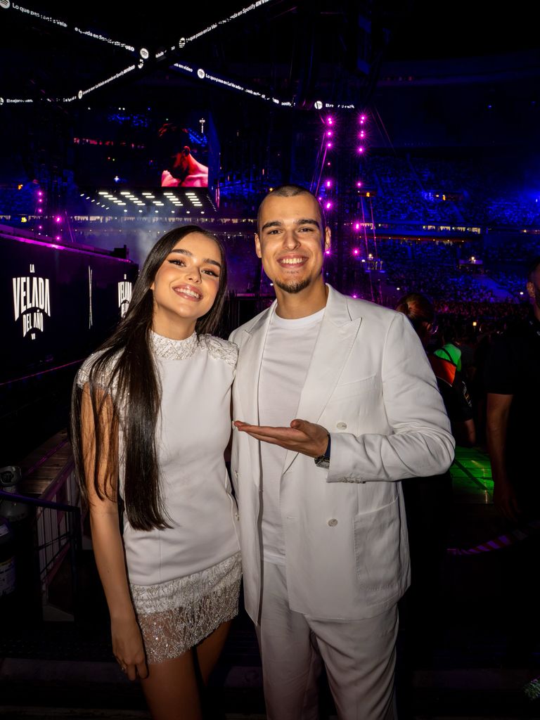 Laura, con su hermano David, quien comenzó todo para la familia Díaz con su imponente comunidad en YouTube