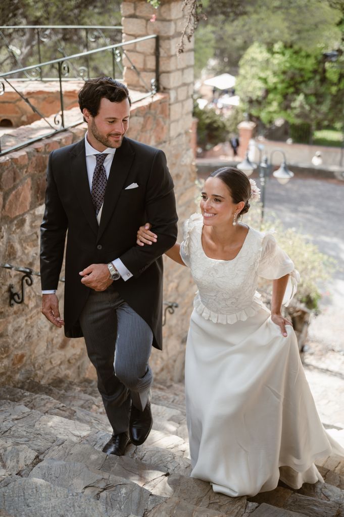 Vestido de novia vintage de su madre con mangas globo
