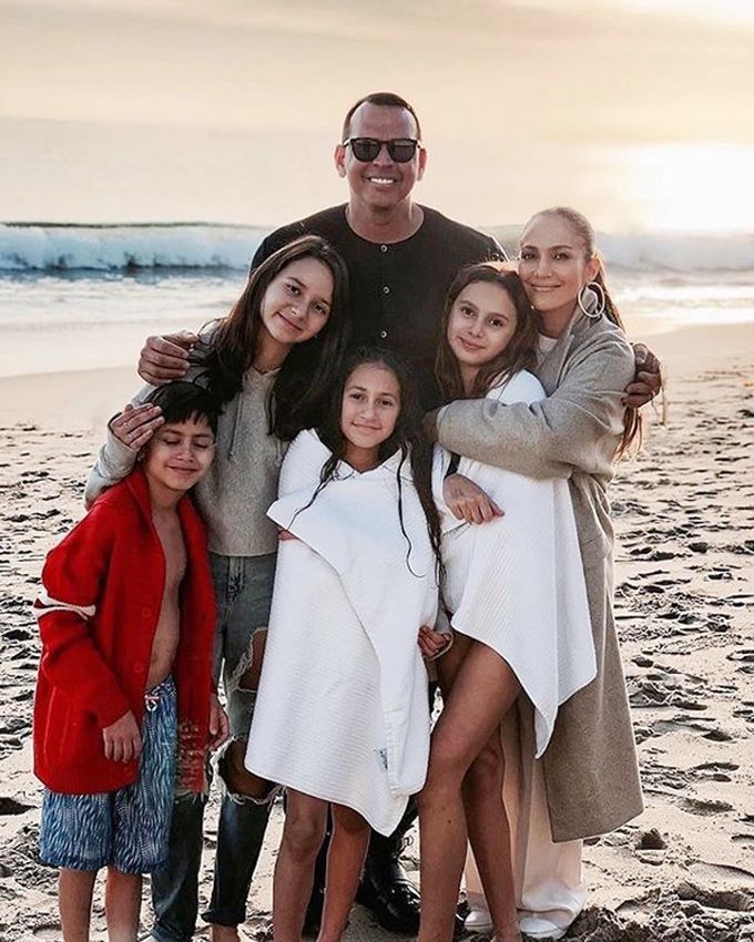 Jennifer Lopez pospone su boda con Alex Rodriguez