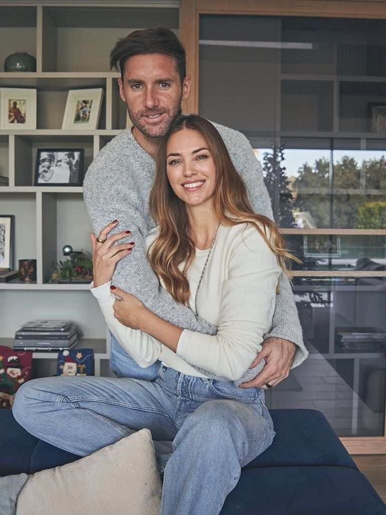 Helen Lindes y Rudy Fernández felicitan la Navidad desde su hogar rodeados de sus tres hijos