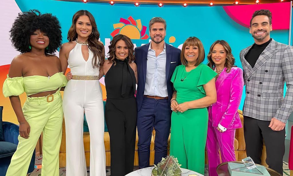 Chiki Bom Bom, Andrea Meza, Penélope Menchaca, Daniel Arenas, Adamari López y Frederik Oldenburg