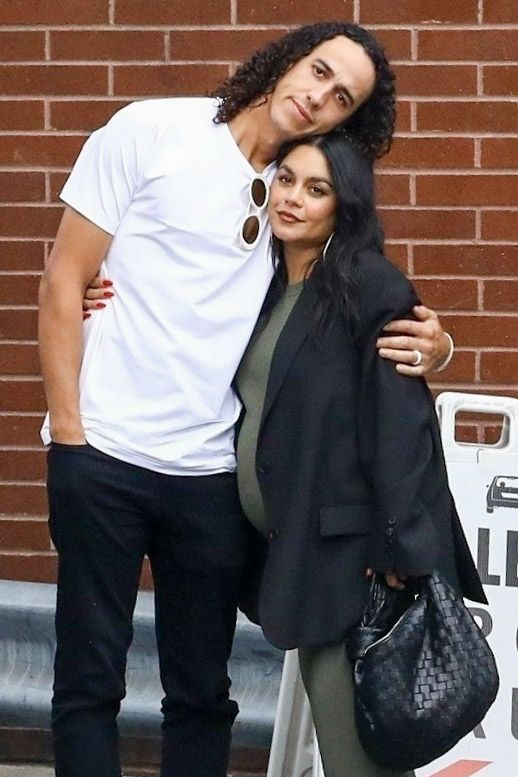 Vanessa y Cole le dieron la bienvenida a su bebé el mismo día del cumpleaños 28 del beisbolista.