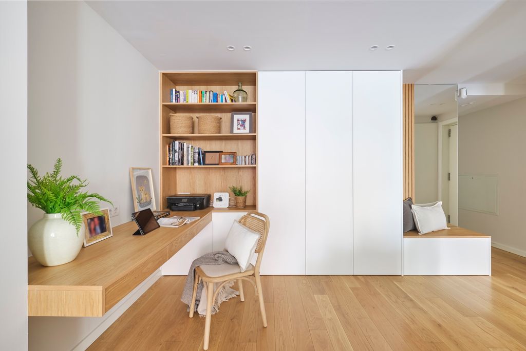 Salón con escritorio integrado. 