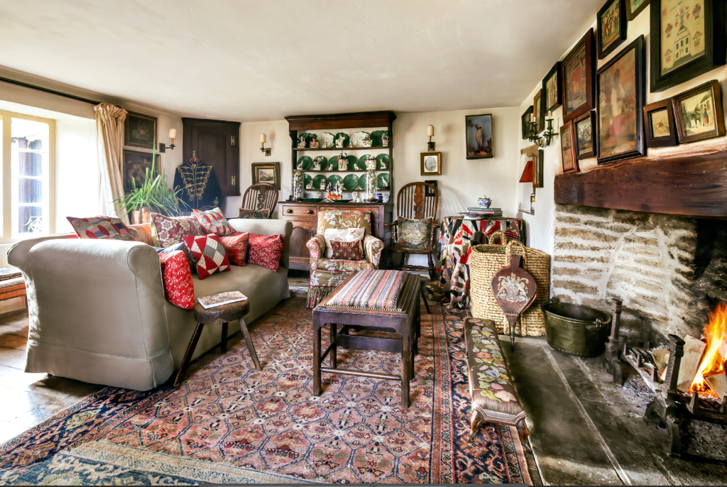 Salón de la casa de Alexandra Tolstoy en los Cotswolds. 