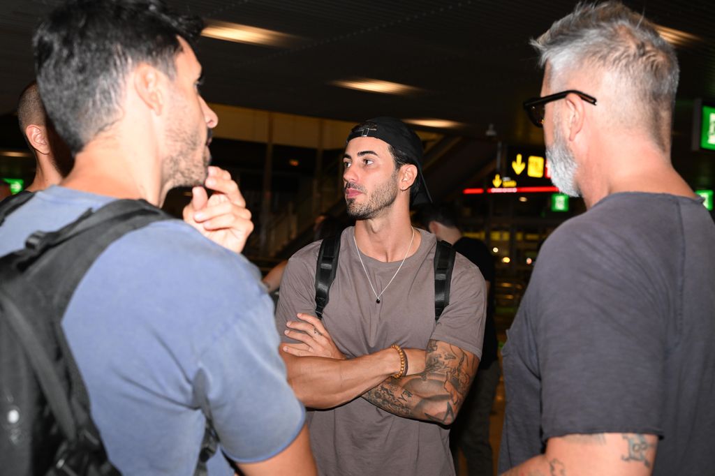 Noel Bayarri, Iván González y Carlos Alba en el aeropuerto para viajar a Honduras, a 31 de agosto de 2025, en Madrid (España) 