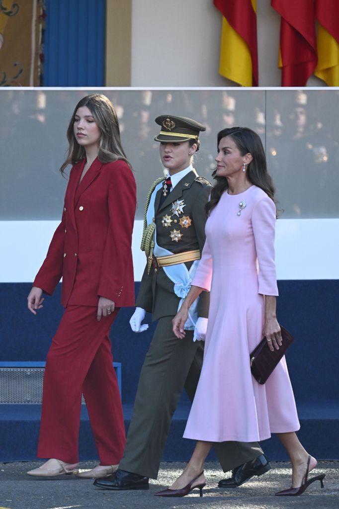 La infanta Sofía, la princesa Leonor y la reina Letizia en la celebración del Día de La Fiesta Nacional en Madrid, 12 de octubre.