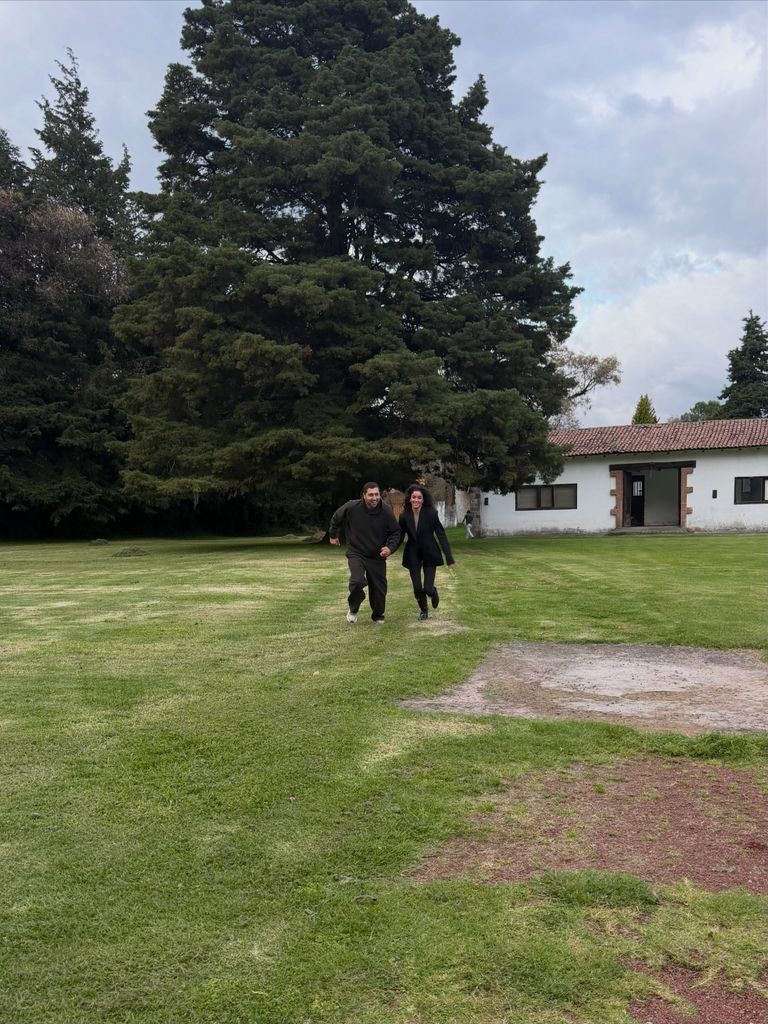 Ale y Nader en el rancho familiar de los Capetillo en México.