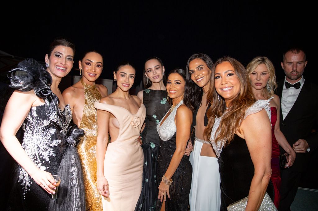 Nathalie Rayes, Renata Notni, Sofia Carson, Eva Longoria y María Bravo en la Global Gift Gala en Cannes.