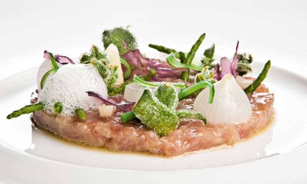 Atún en tartar con verduras de mar HOLA4096