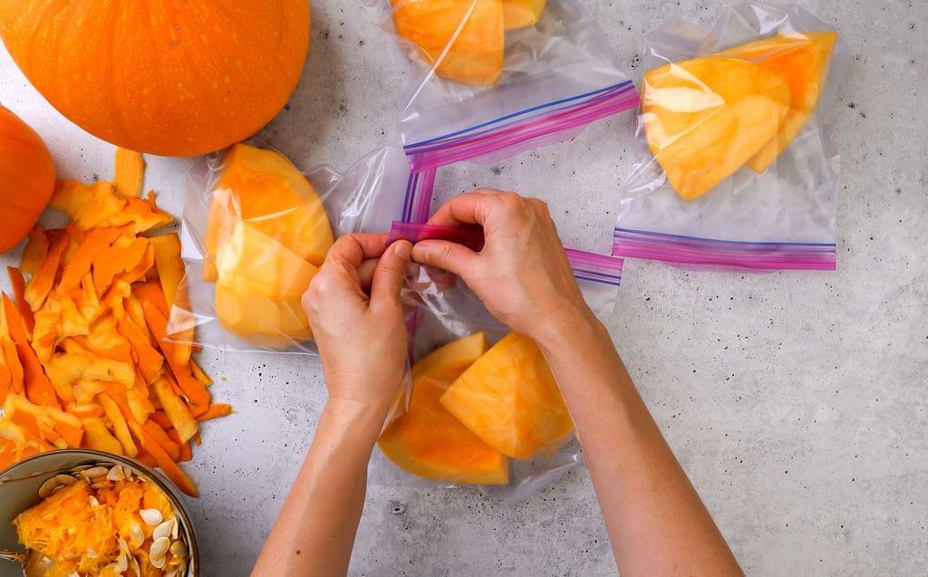Puedes congelar la calabaza ya pelada para usarla cuando la necesites.