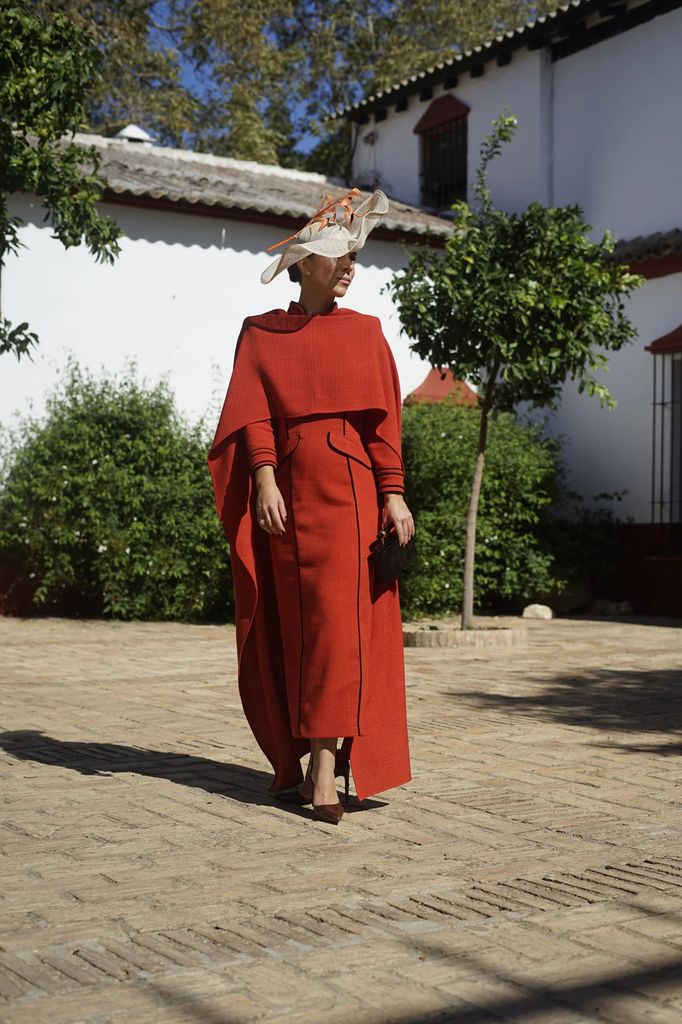 Vestido de madrina con capa desmontable de Sandra Rosa