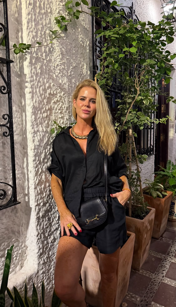 Amelia Bono de vacaciones de verano en Marbella con un look negro, 2026