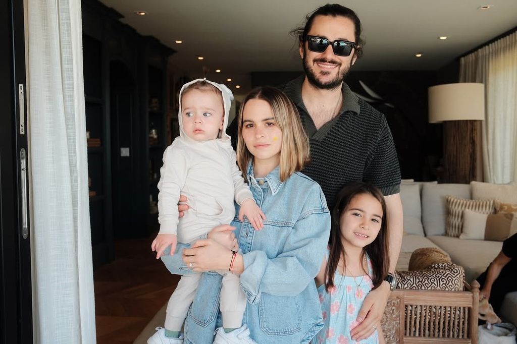 En compañía de su familia, Camila West descubrió qué sexo es el bebé que espera.