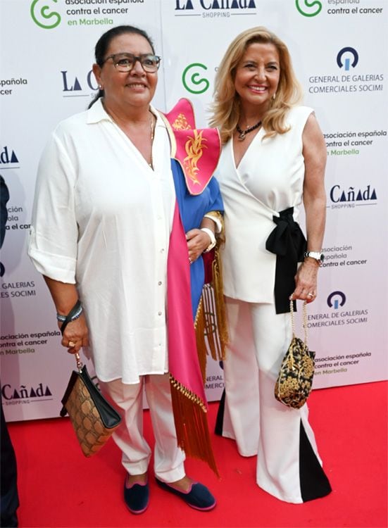 María del Monte, con su esposa