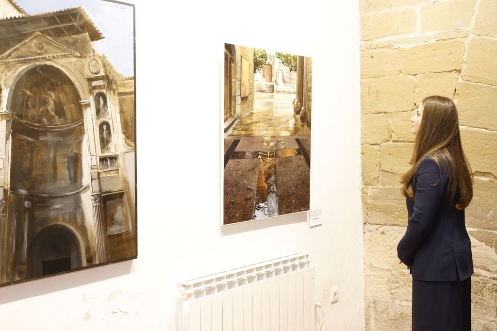 Los Reyes y Leonor en la exposición con motivo del 6º centenario del Título de Viana 
