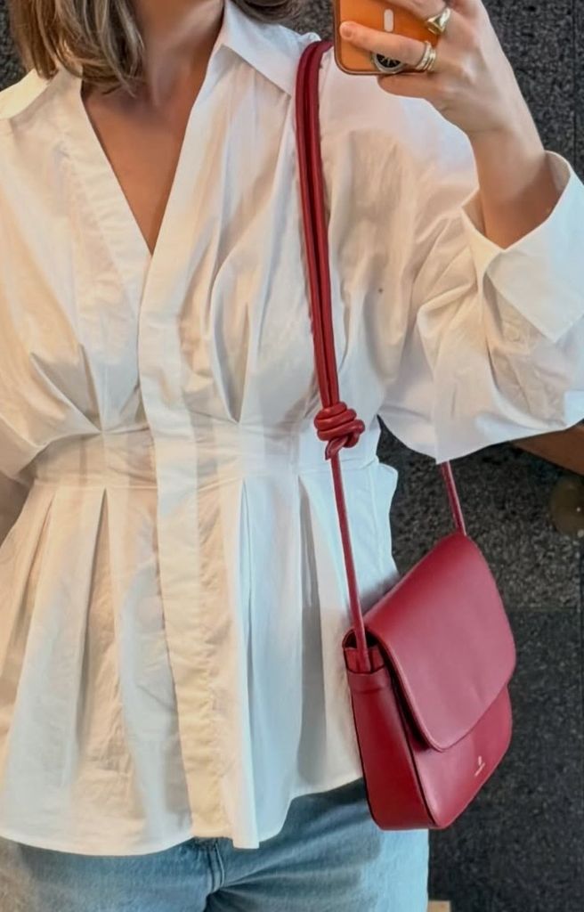 El bolso 'Lucía' en color cereza de La Portegna