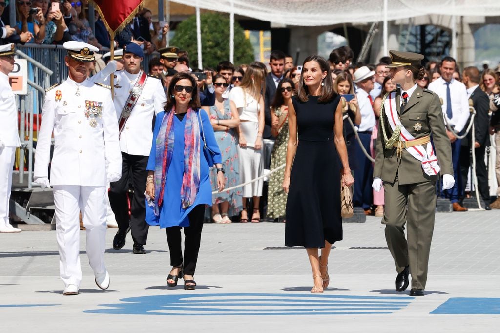 La Reina de España Letizia y la Princesa Leonor de Borbón asistieron a la ceremonia de Jura de Bandera (Jura de Bandera y entrega de Despachos de empleo) de la Academia Militar Naval de Marín en Marín, Pontevedra, el martes 16 de julio de 2024.