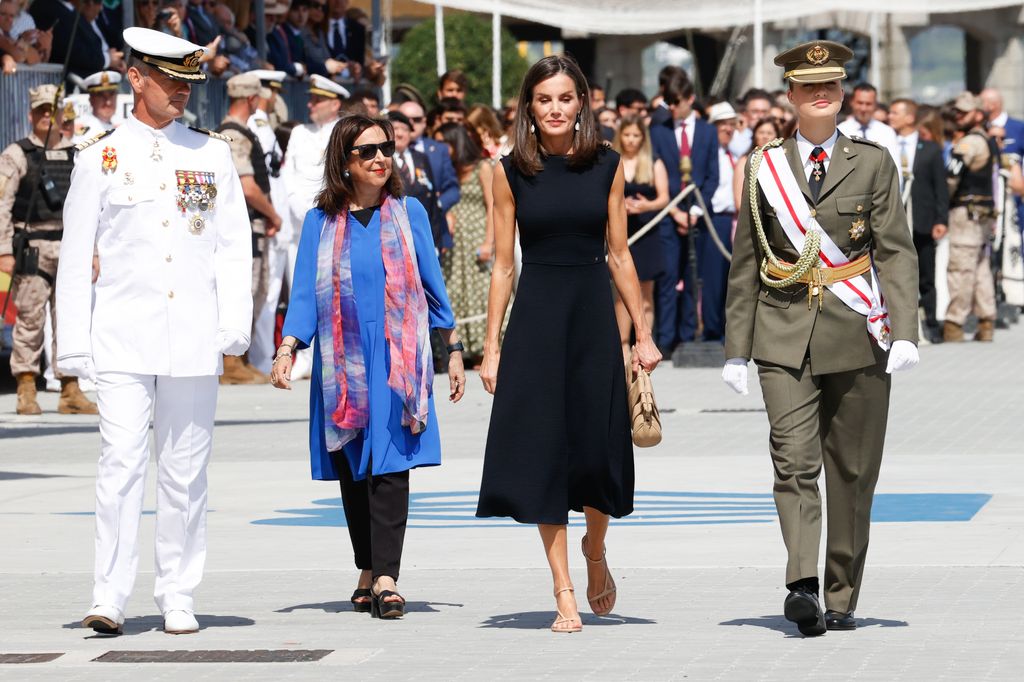 La Reina de España Letizia y la Princesa Leonor de Borbón asistieron a la ceremonia de Jura de Bandera (Jura de Bandera y entrega de Despachos de empleo) de la Academia Militar Naval de Marín en Marín, Pontevedra, el martes 16 de julio de 2024.
